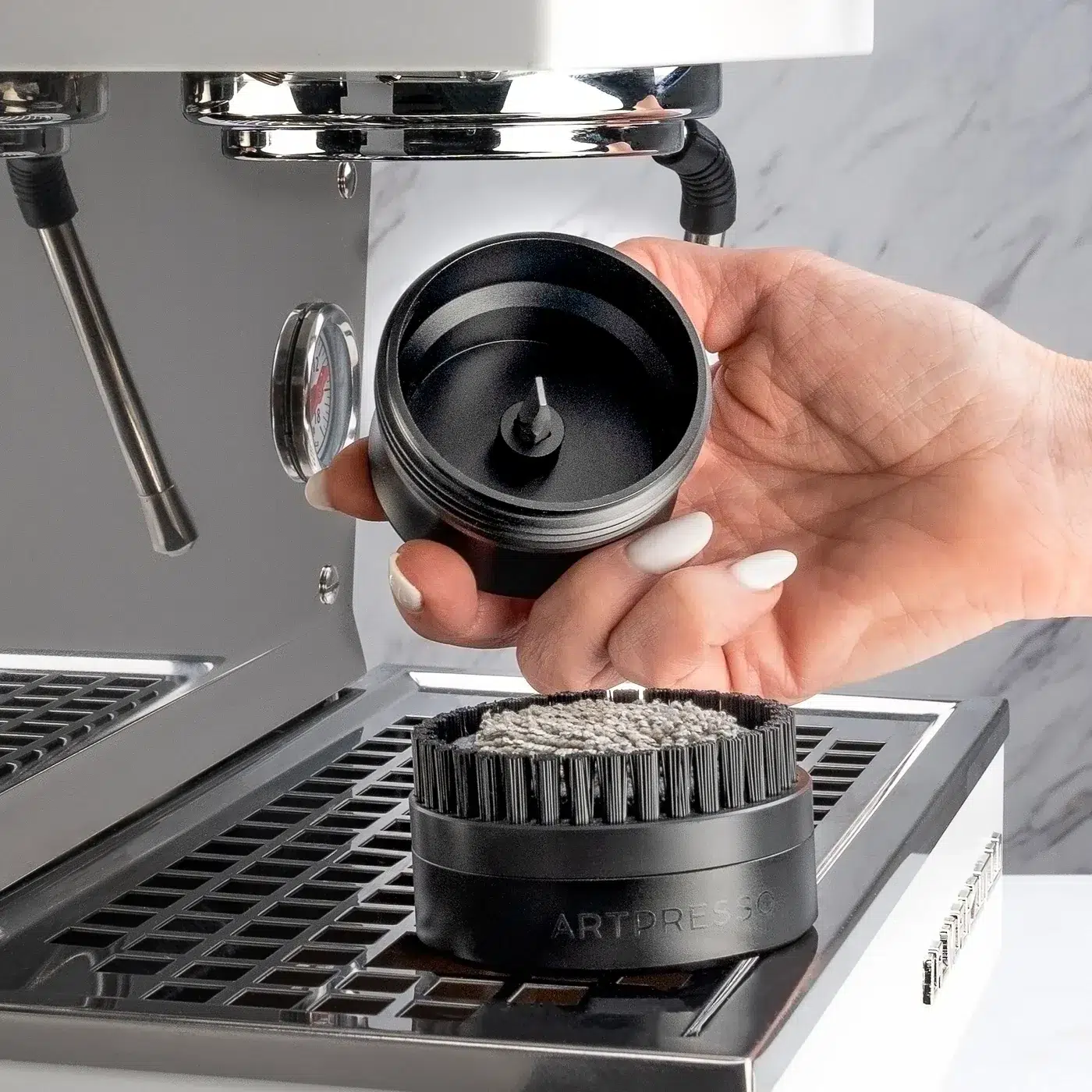 Top of the Group Head Pro unscrewed from its brush base, showing the screwdriver bit inside the cup